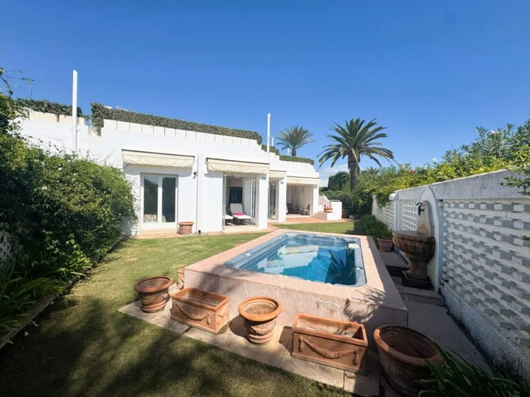 Villa de Golf con Vistas Panorámicas en Sotogrande Costa