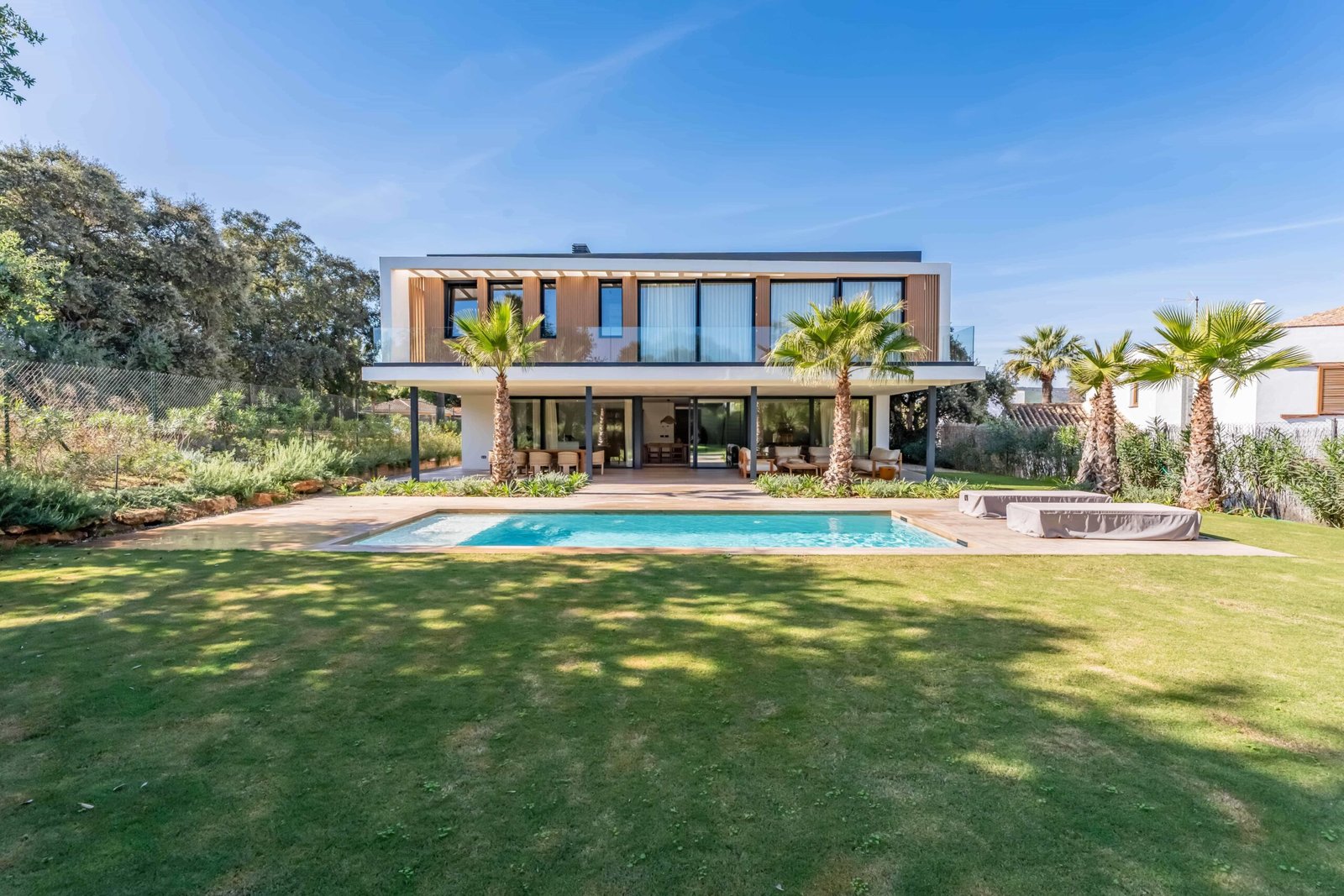 Villa KOA – Elegancia Moderna en Sotogrande Costa