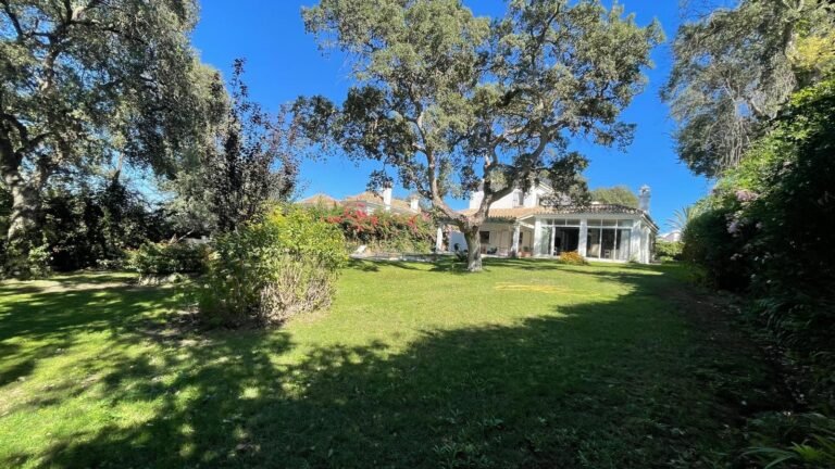 Villa Familiar con Piscina en Zona C, Sotogrande Alto