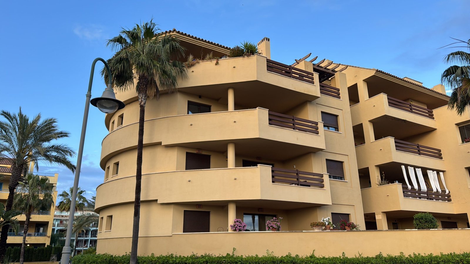 Amplio Apartamento en Venta en Ribera del Paraíso, Marina de Sotogrande – 3 Dormitorios con Vistas al Puerto